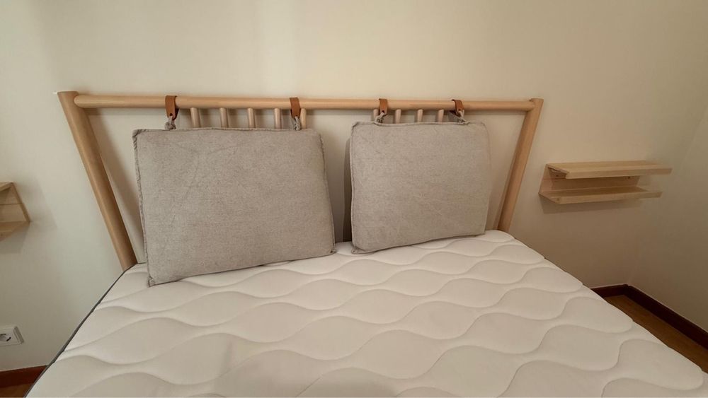 Cama casal com colchão IKEA