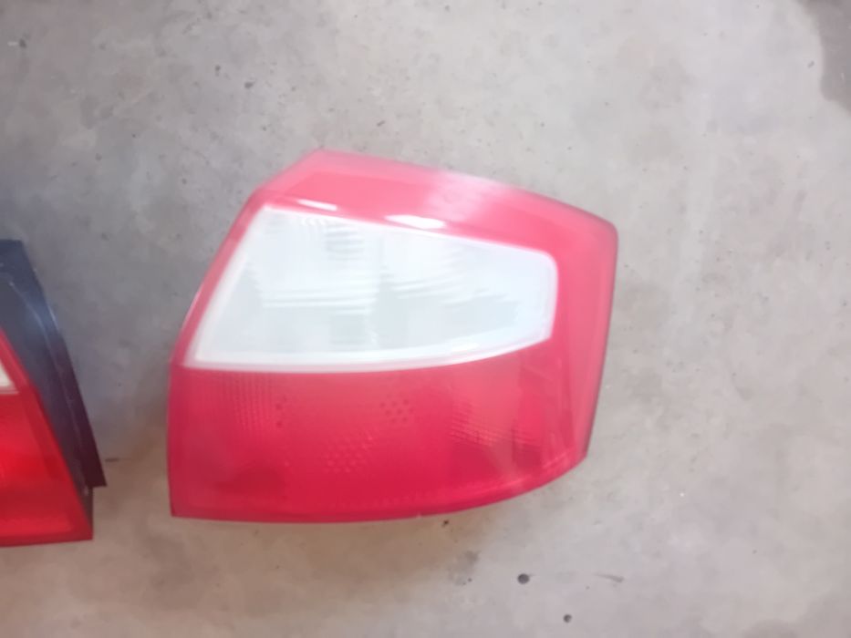 Audi A4 B6 B7 sedan  lampa lampy lewa  tył tylnia hella