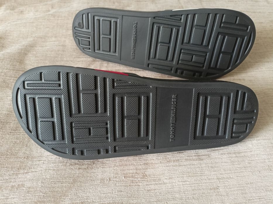 Klapki Tommy Hilfiger, rozm.45-46, długość 30.5 cm.
