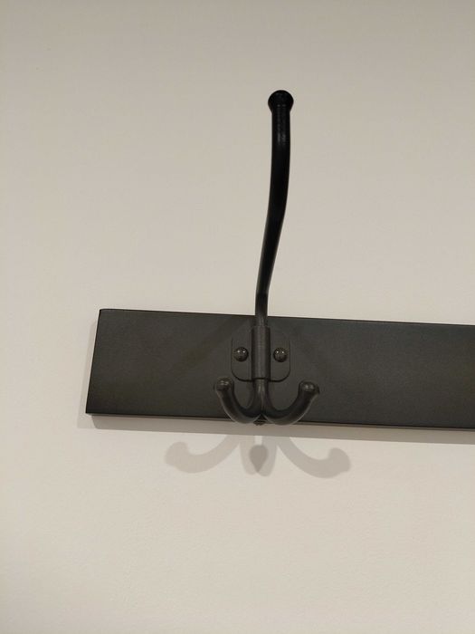 Czarny wieszak Ikea Pinnig stan bdb