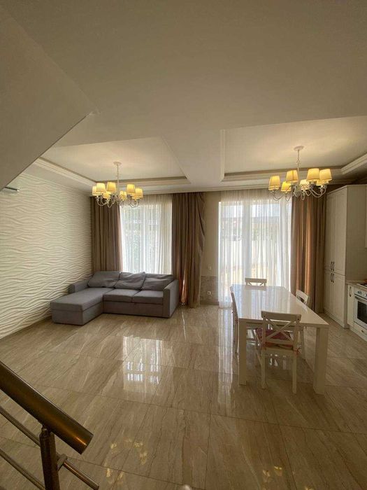 будинок  з зоною відпочинку та місцем двух авто по ціні квартири!!!