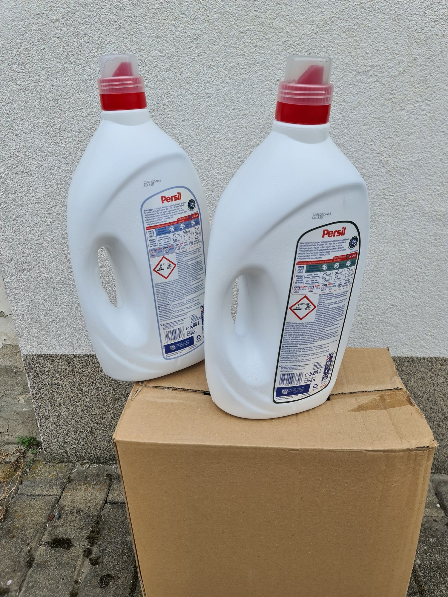 Niemiecki płyn do prania Persil do koloru lub białego. 113 prań 5.65L