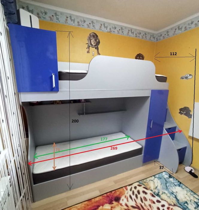 Двохярусне дитяче ліжко