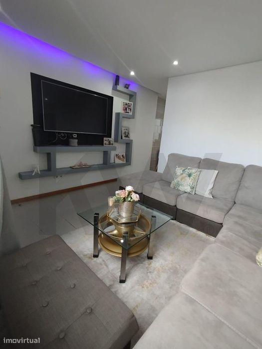 Moradia T2 nas Capelas, perto da zona balnear do poços e comercio.