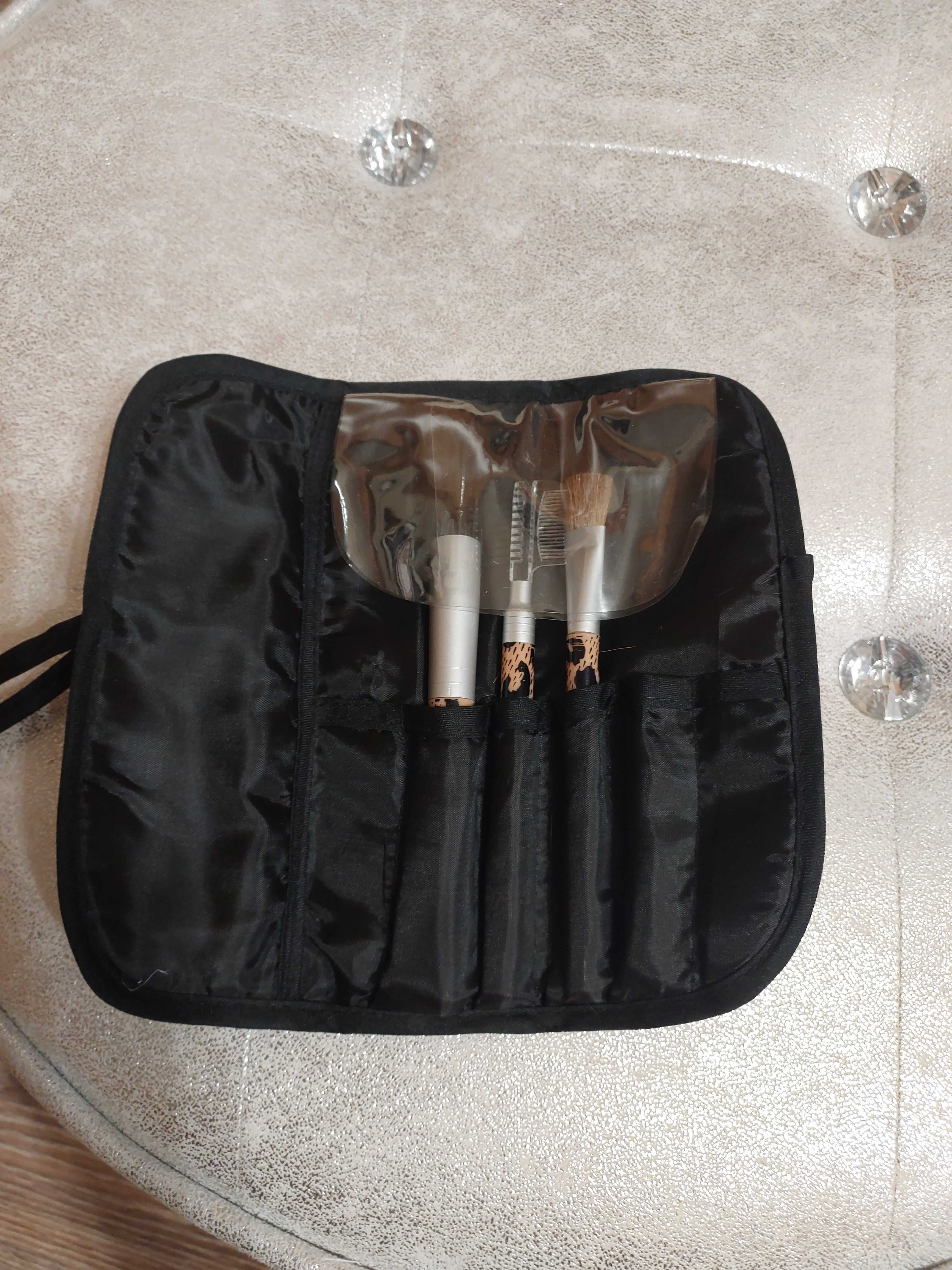 Przybory do makijażu w etui