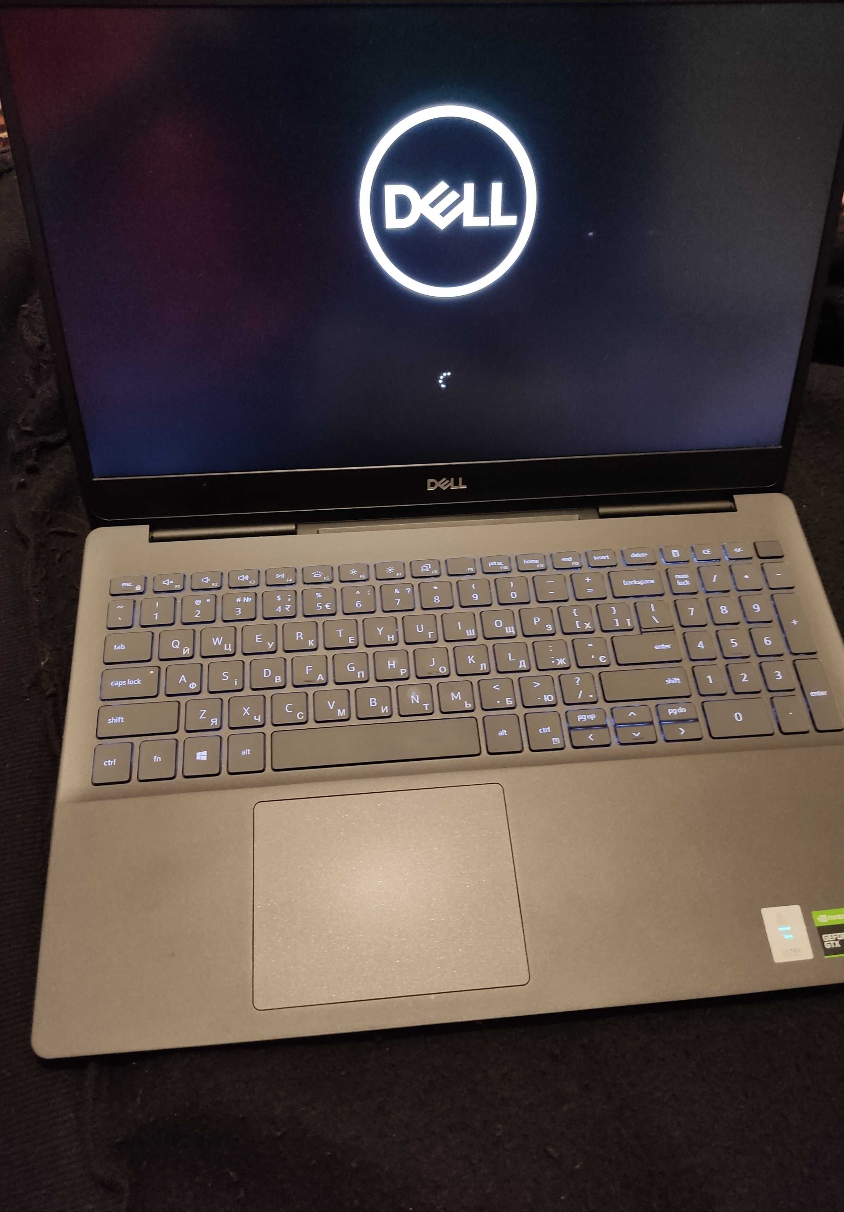 Продаю Dell Inspirio 7590