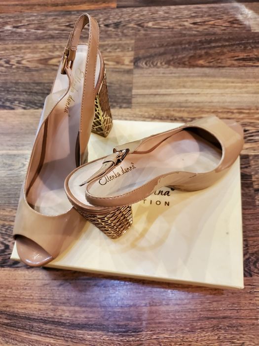 Продам туфли на каблуке