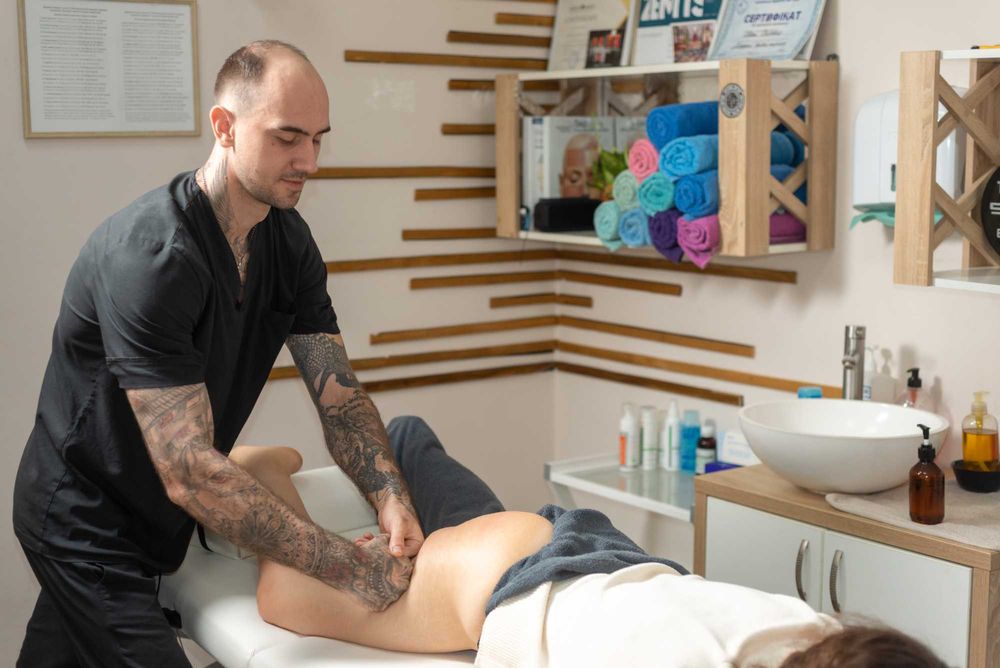 Масаж дівчатам/класичний/антицелюлітний/Ендосфера/Вакумний/Пресотерапі