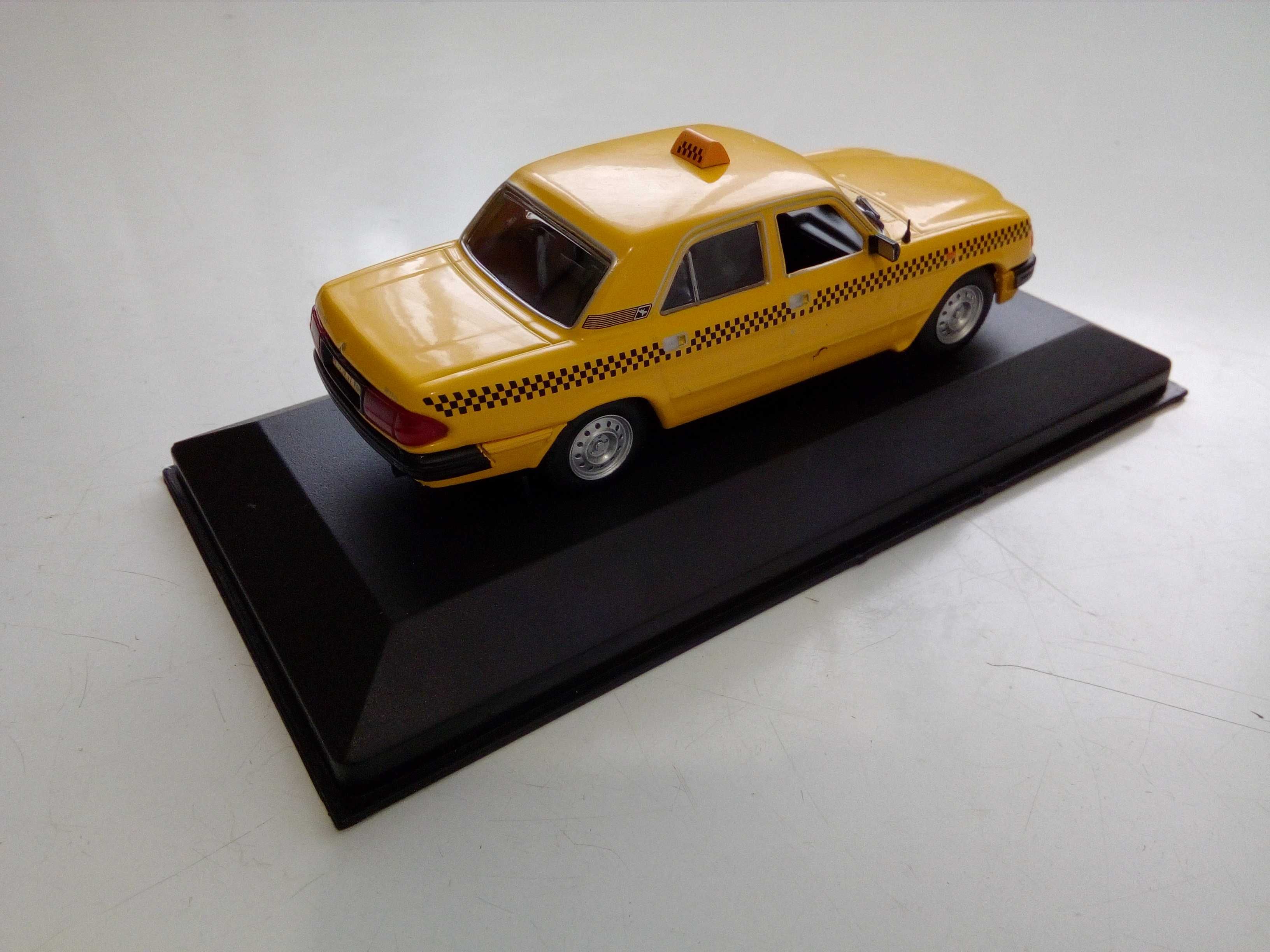 4 Miniaturas de taxis e miniaturas de carros dos anos 50/60