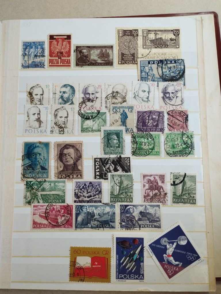 Klaser ze znaczkami pocztowymi .