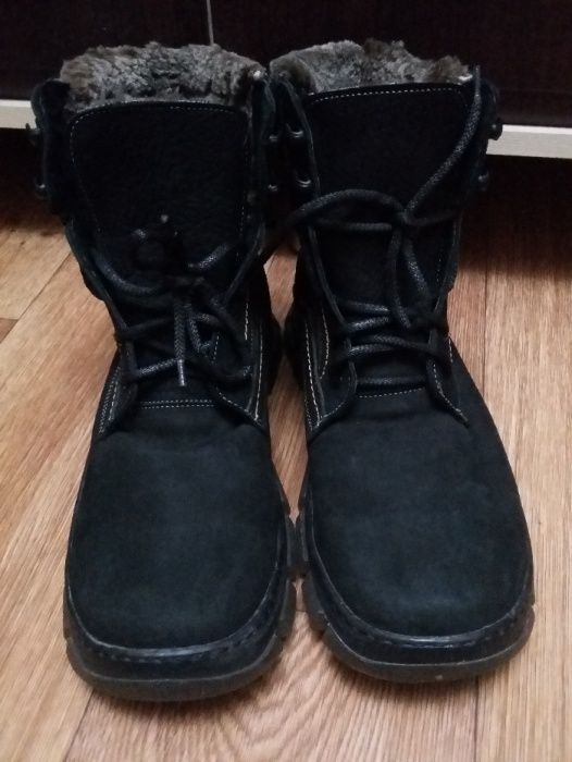 Классные зимние ботинки с мехом.