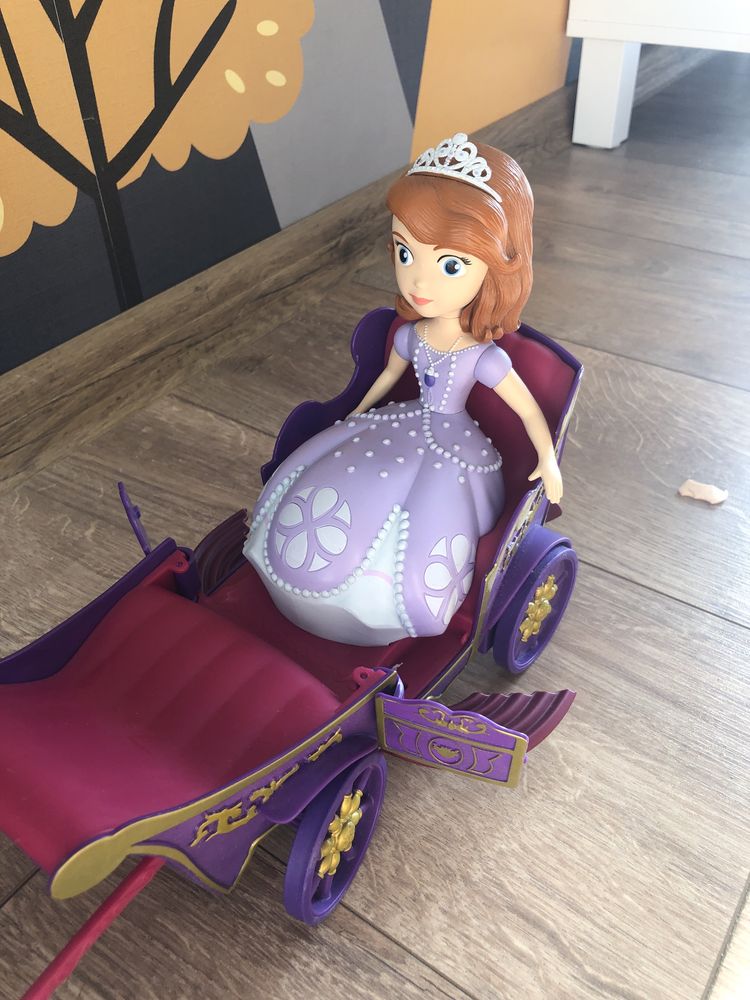 Продам куклу Принцесса София в карете с лошадью на пульте управления