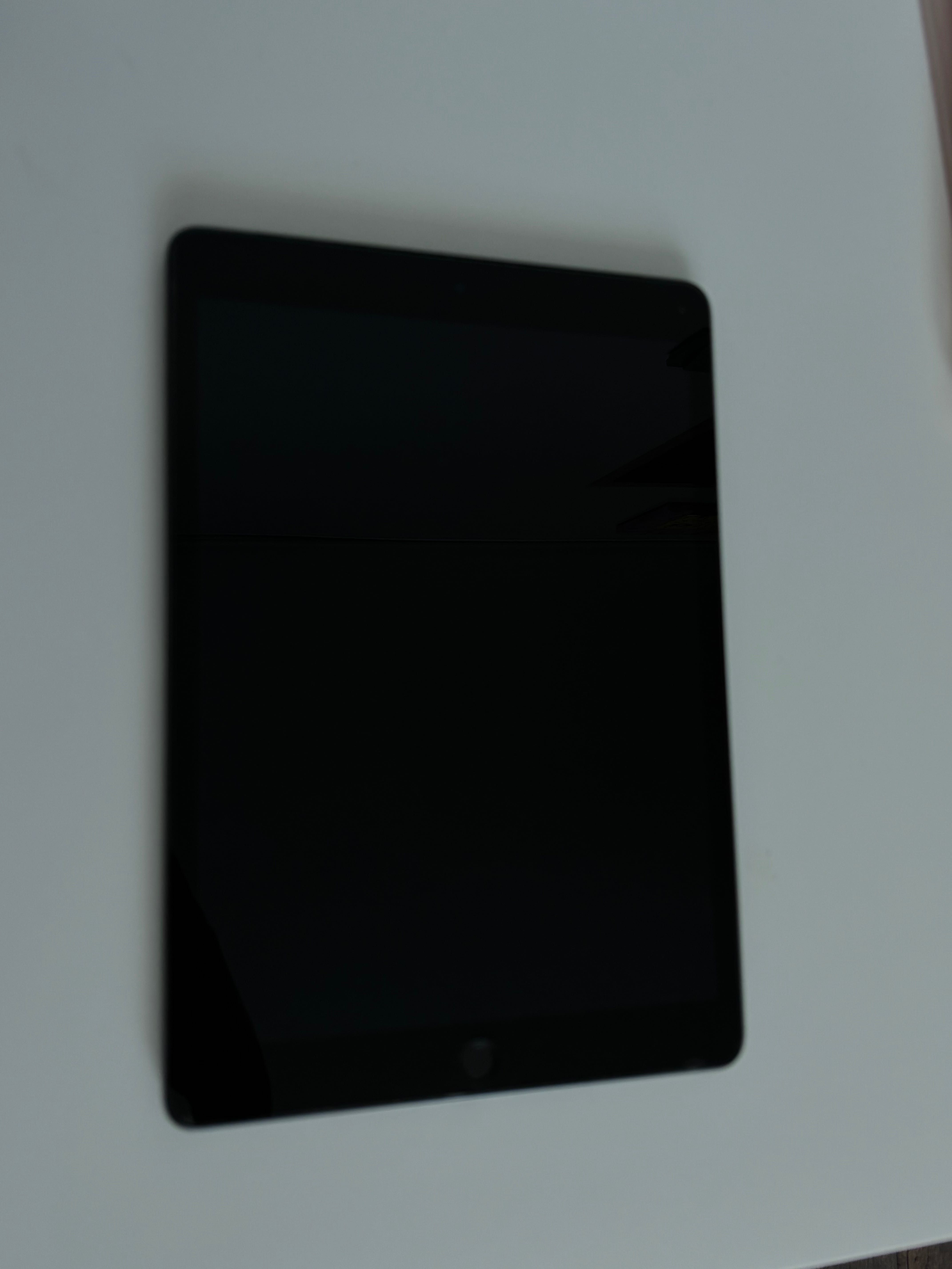 iPad 9. generacji 10.2” Wi-Fi + LTE 64GB cellular STAN IDEALNY!