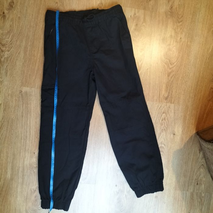 Czarne spodnie z kieszonką