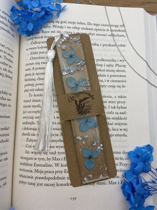 Zakładka do książki z żywicy z hortensjami