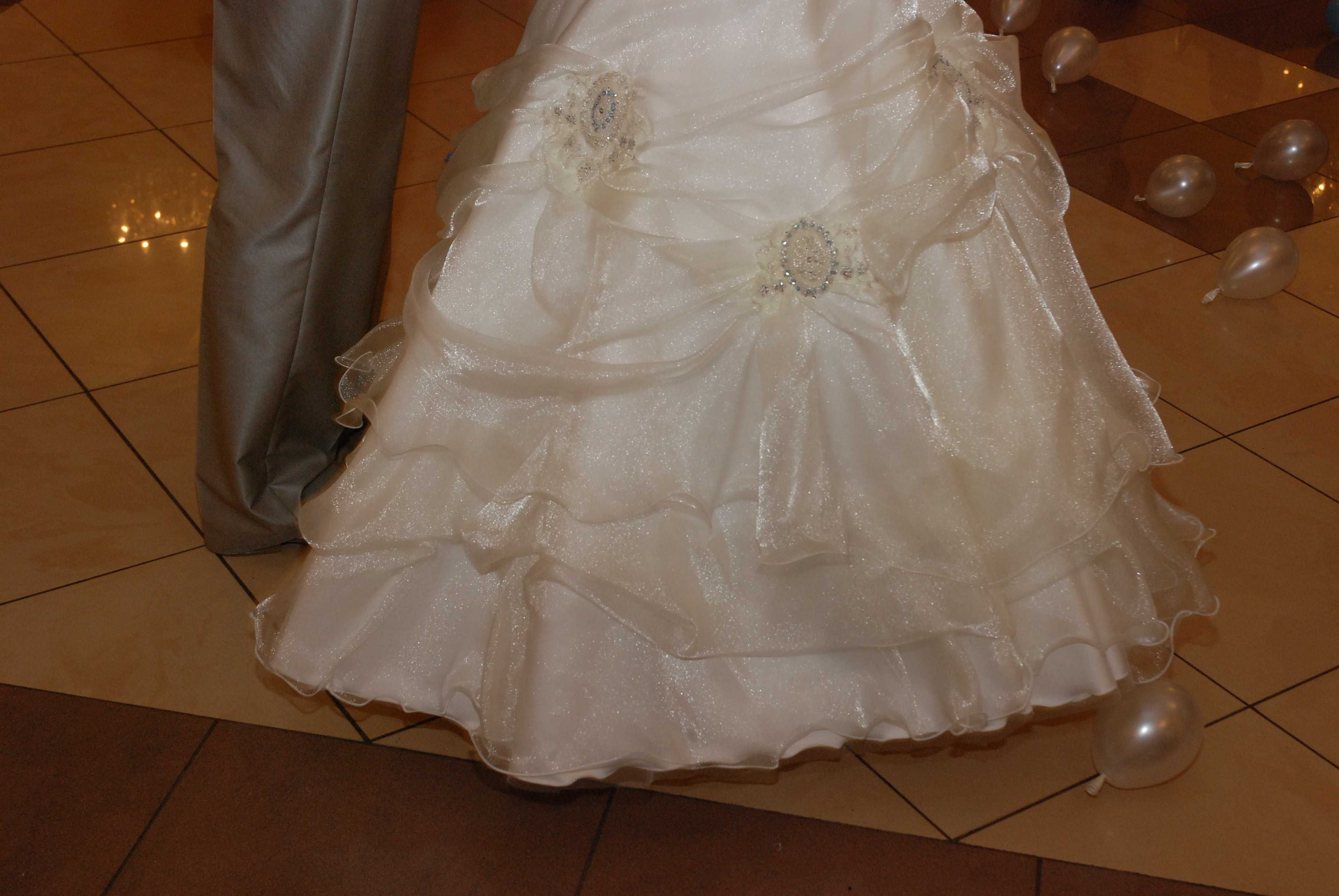 Suknia ślubna ecru rozmiar 38 zdobiona kryształkami
