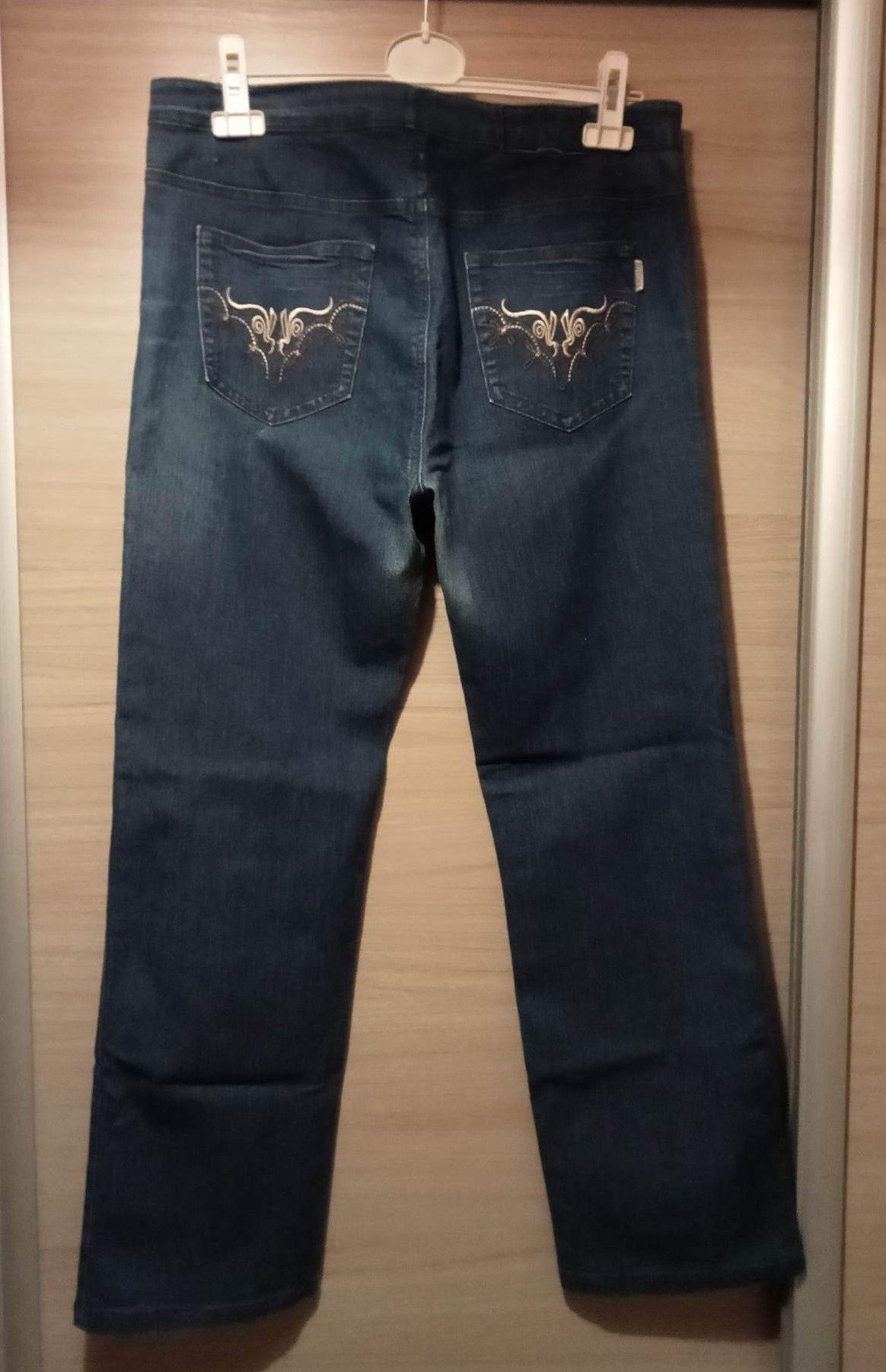 Spodnie jeans damskie.