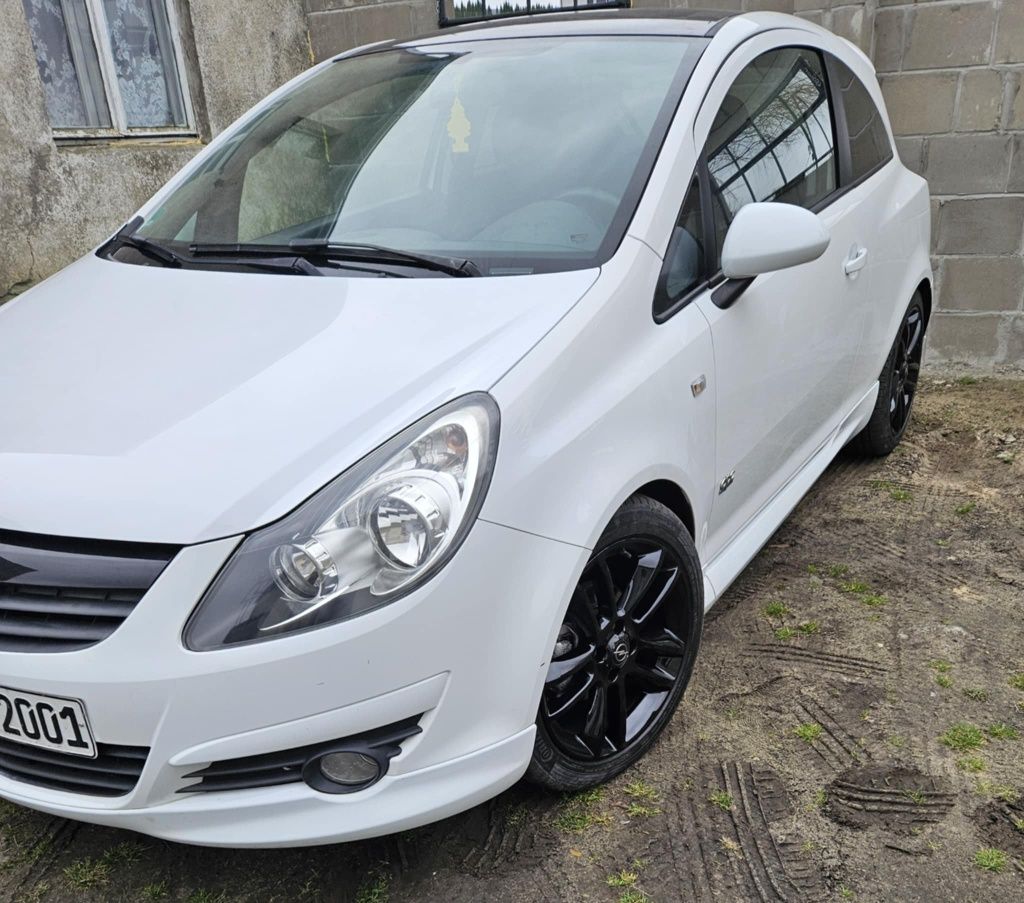 Opel  Corsa  D.      2010 rok.