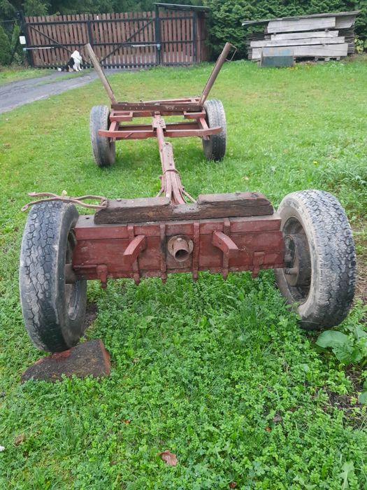 Wóz platforma z zaczepem do ciągnika