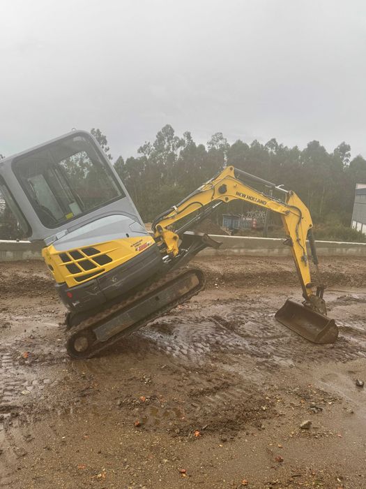 Mini escavadora New Holland E26B SR 2,6 Tons
