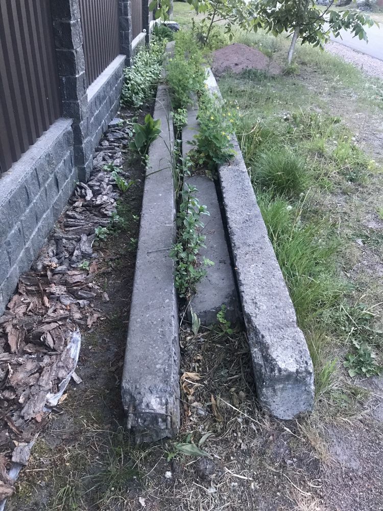 Стовпи залізобетонні, столбы