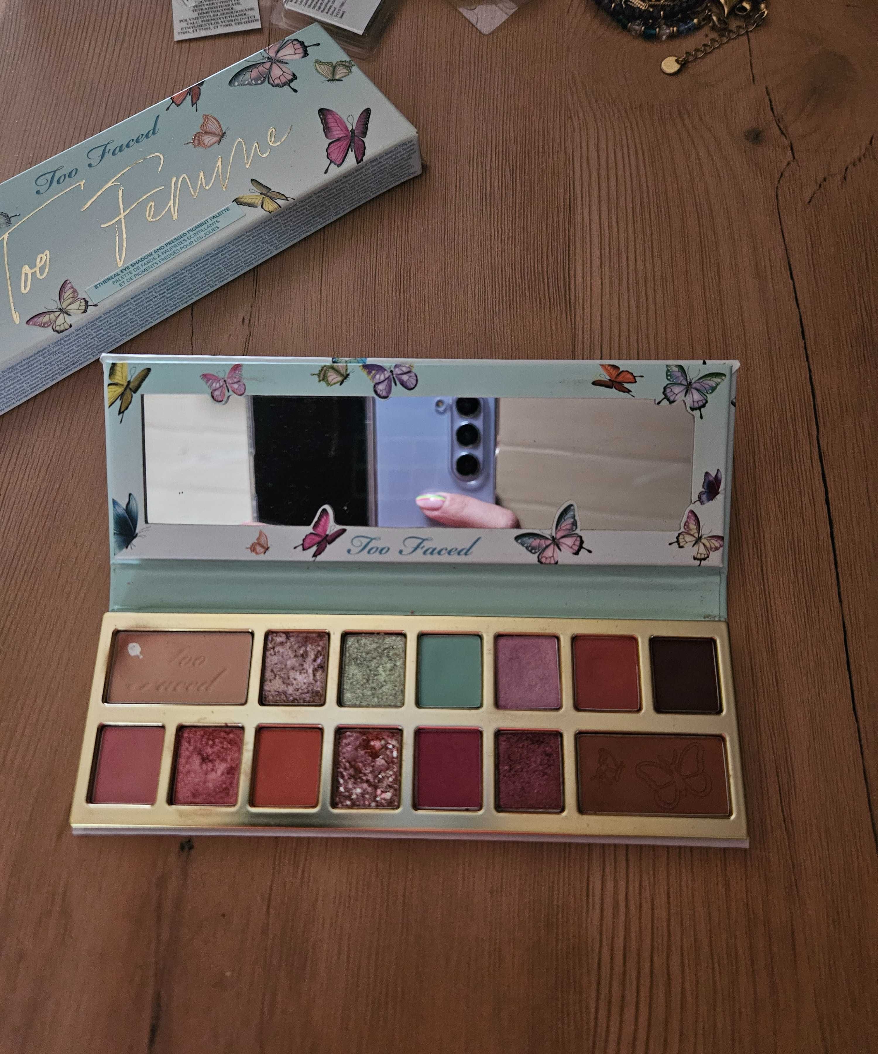 Sprzedam palety cieni do oczu Too Faced i Wibo