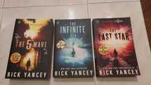 Trilogy "The 5th Wave", de Rick Yancey (inglês)