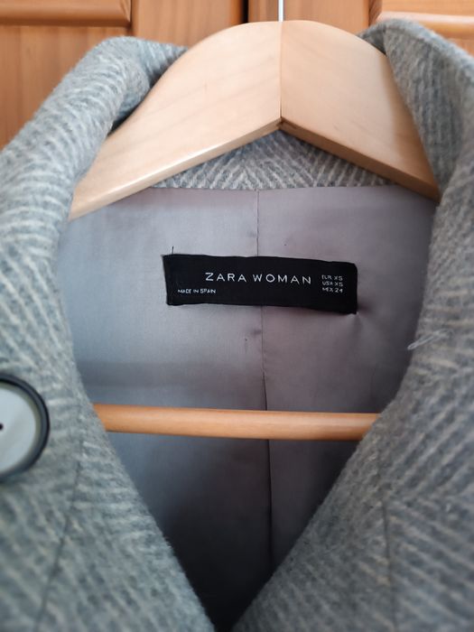 Casaco cinzento comprido