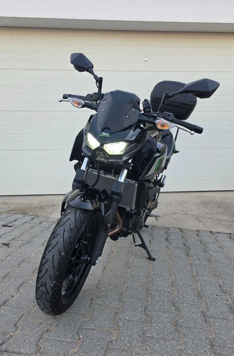 Kawasaki Z500, ano 2025, com 2000km