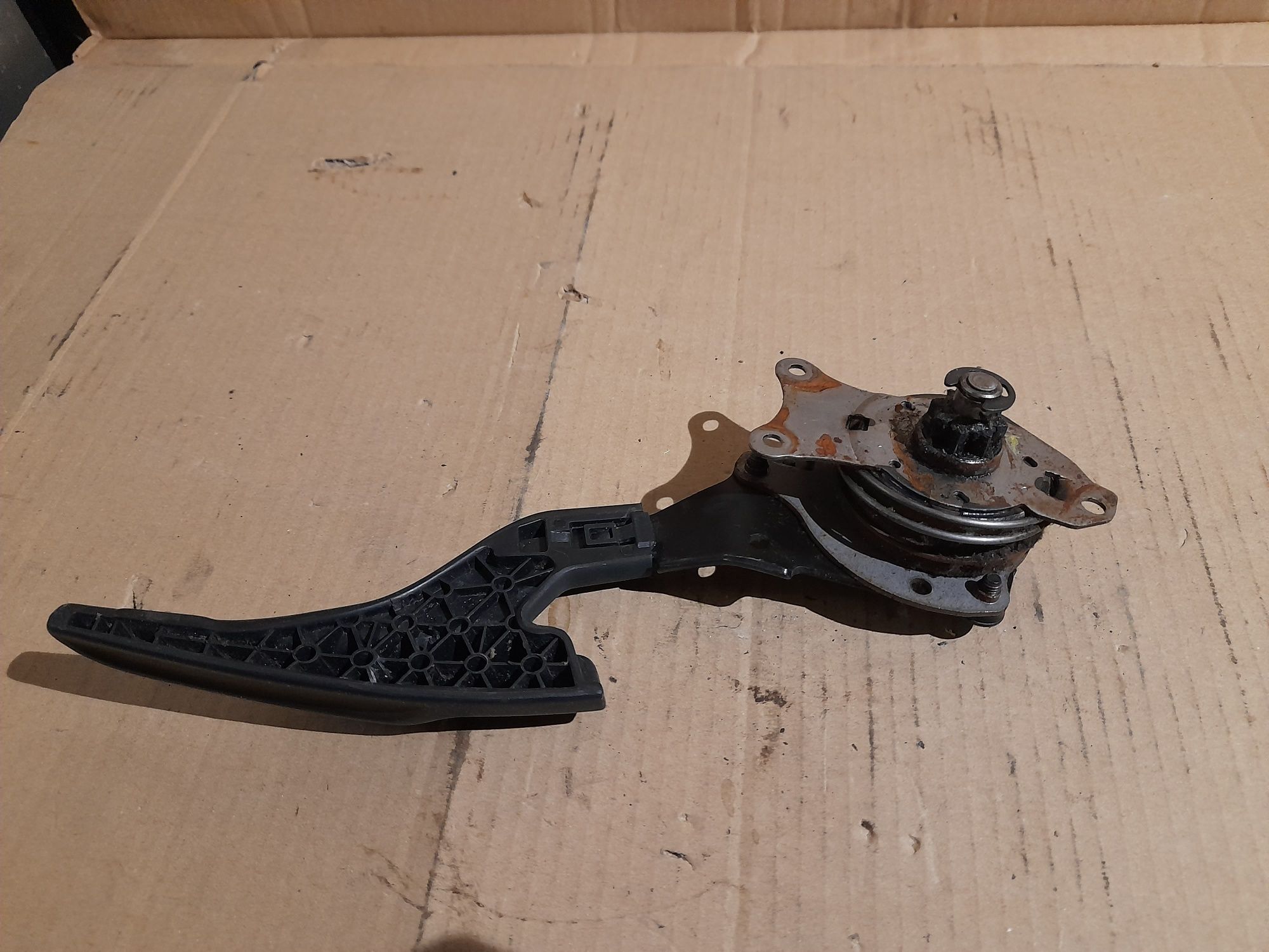 Mechanizm ponoszenia fotela Audi A4 B8 A5 8T Q5 8R  lewy 8T0.881.093
