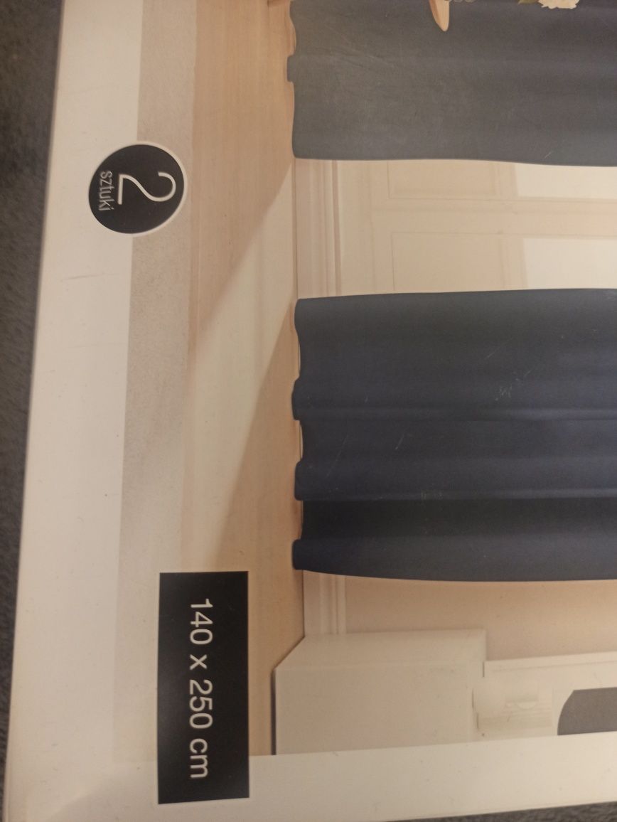 Dwie granatowe zasłony na przelotkach 140 x 250 cm
