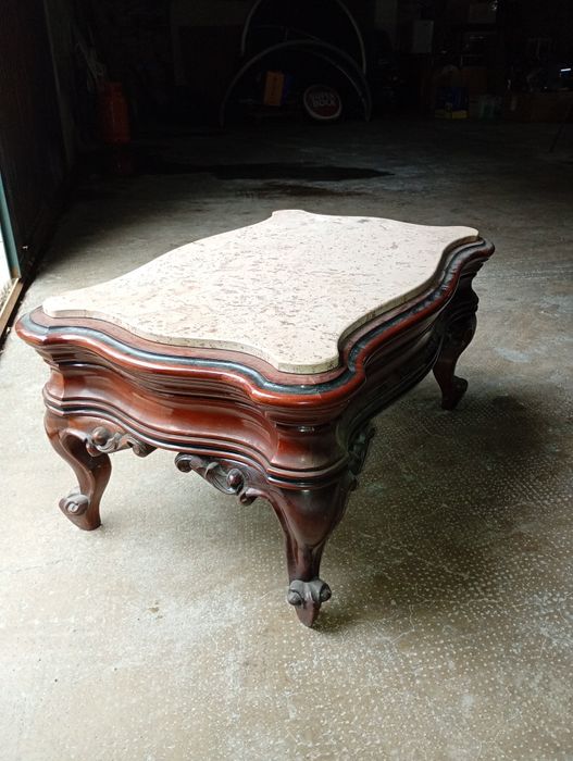 Mesa de  centro com  mármore