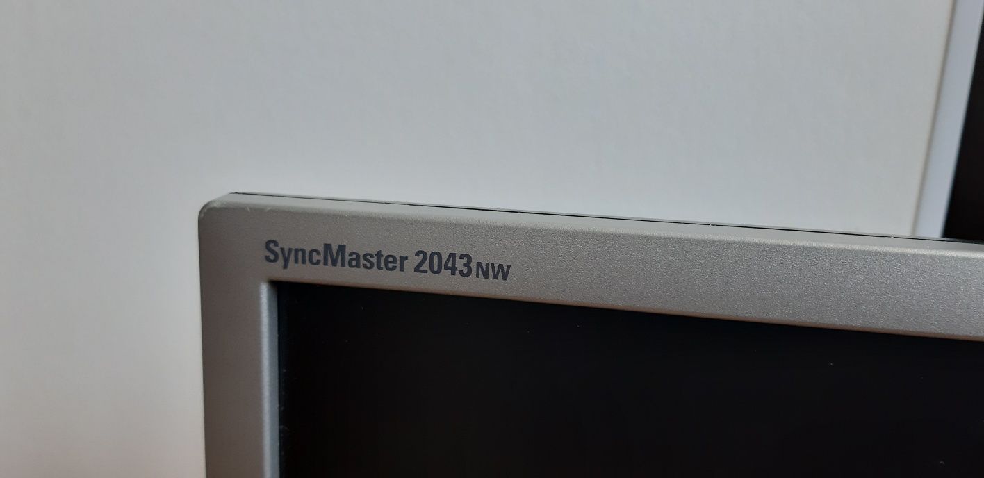 Монитор самсунг SynkMaster2043NW