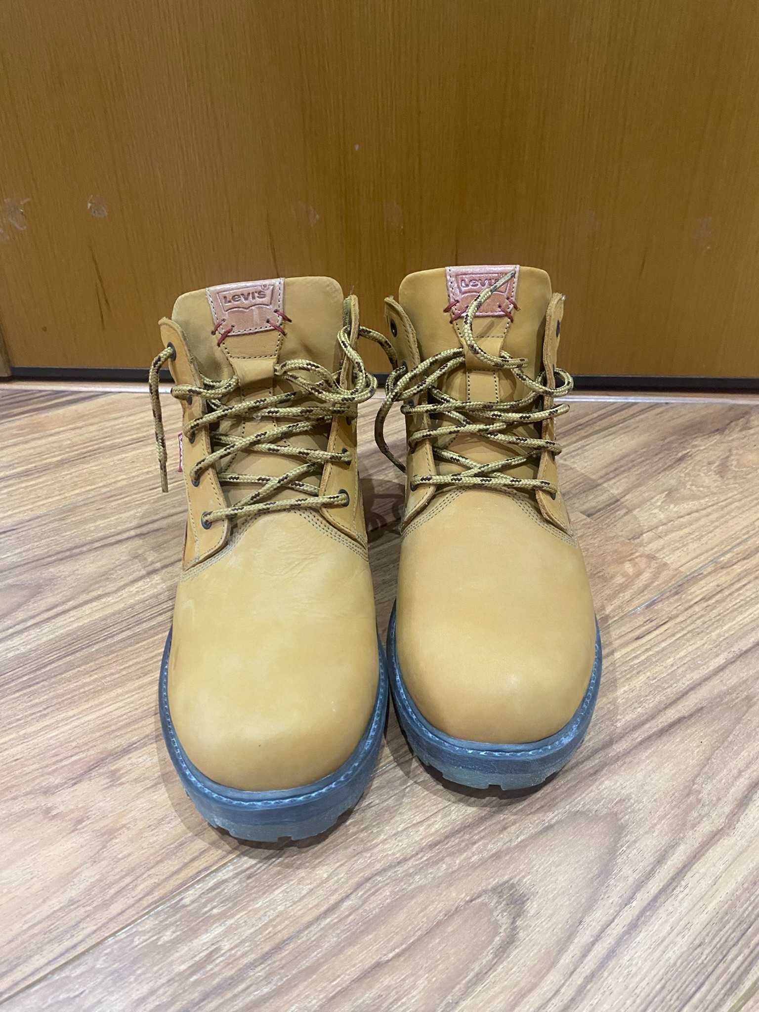 Botas Bege Camursa Levi's – Tamanho 43