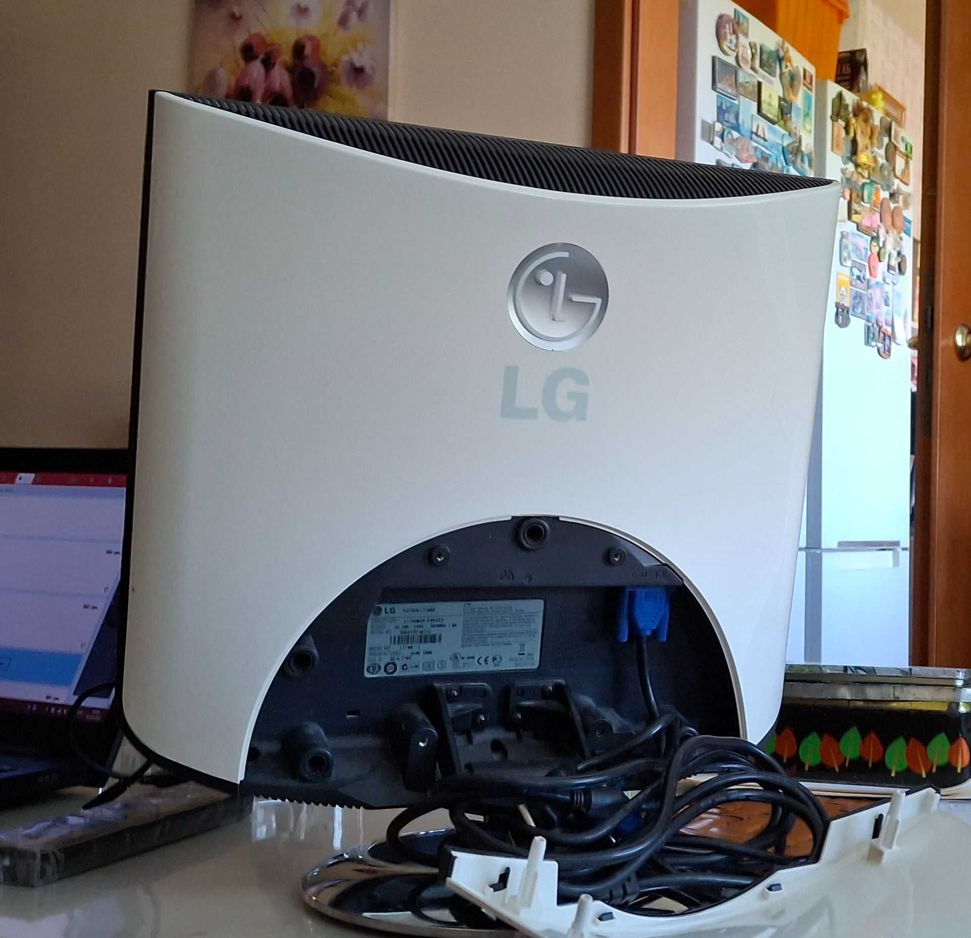 Продам  монітор LG Premium Artistic Series LX40 з кабелями .