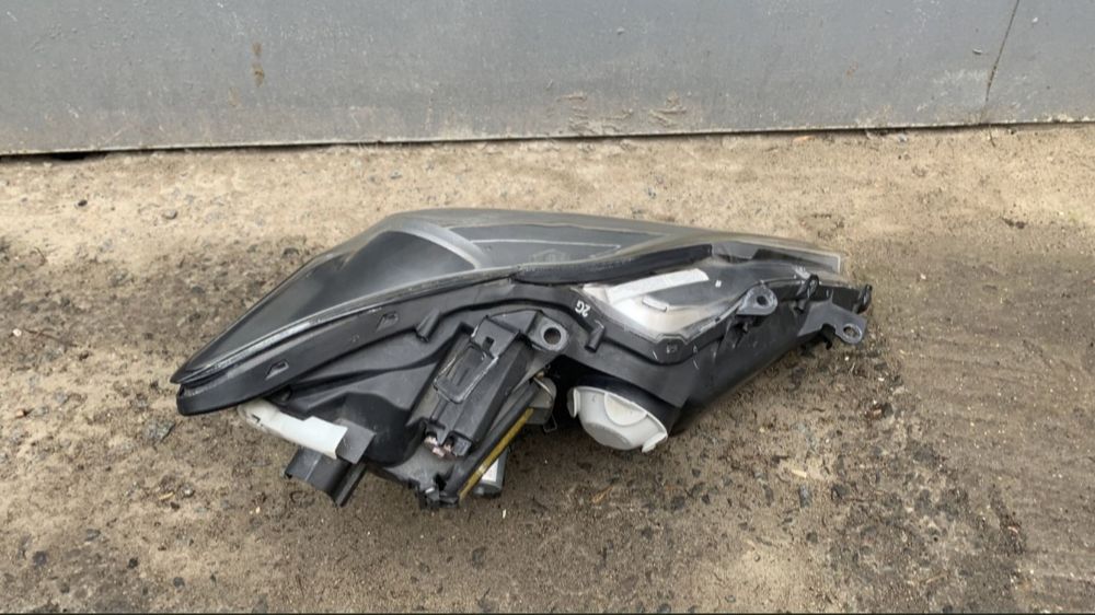 Левая фара Lexus Is темная фара левая на Лексус Ис  оригинал ксенон