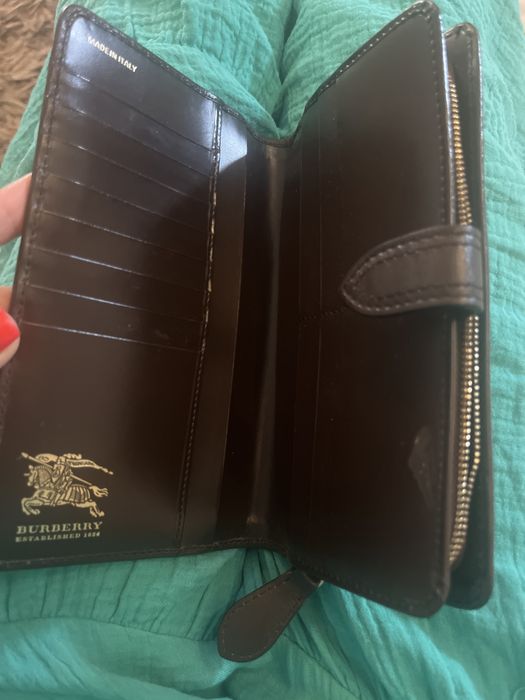 Porta moedas marca Burberry