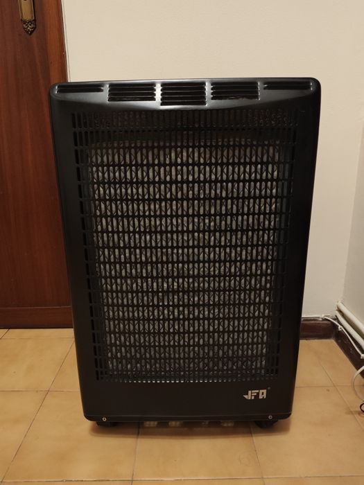 Aquecedor de cor preta a gás