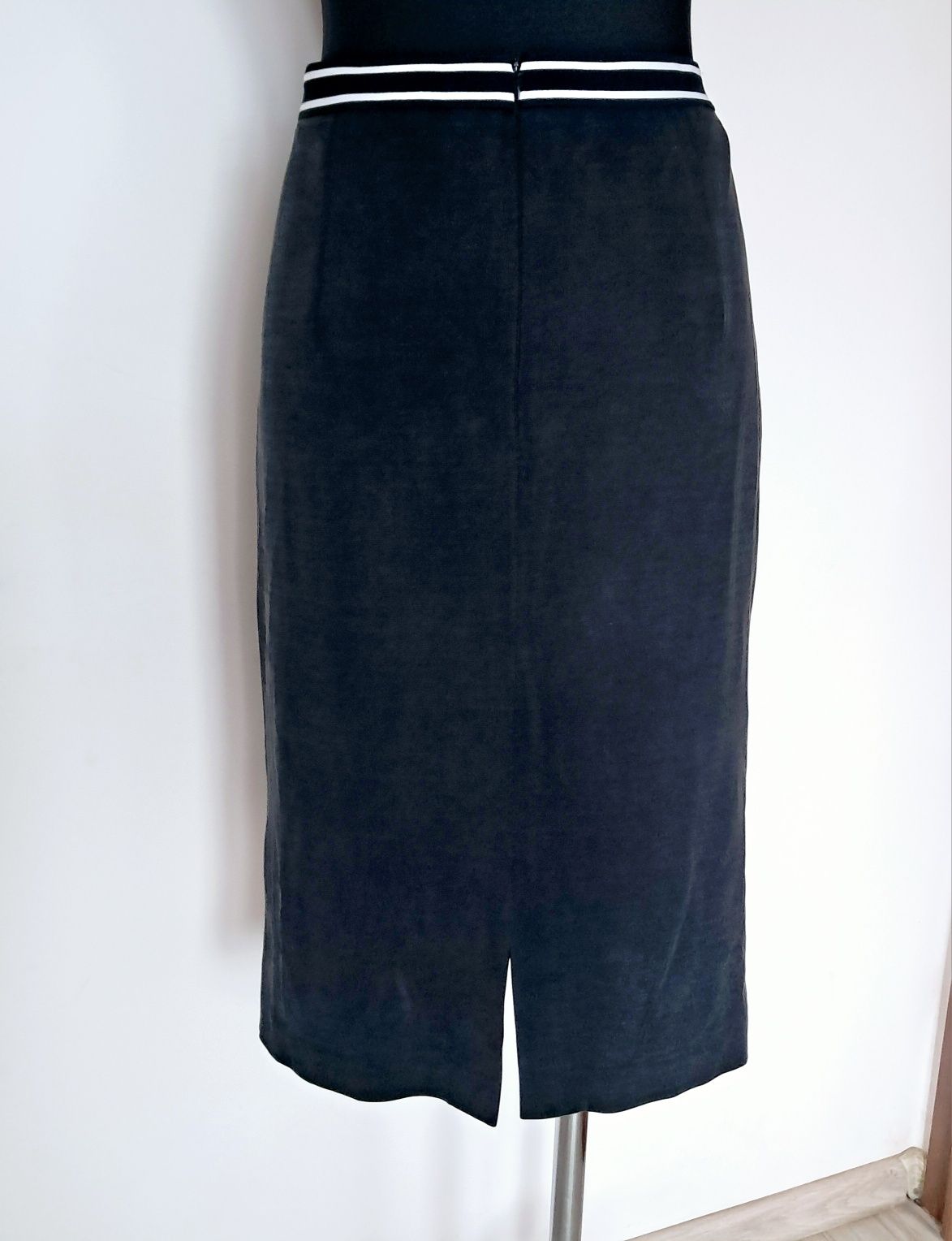 Spódnica elegancka cupro wiskoza czarna midi L40 Molton