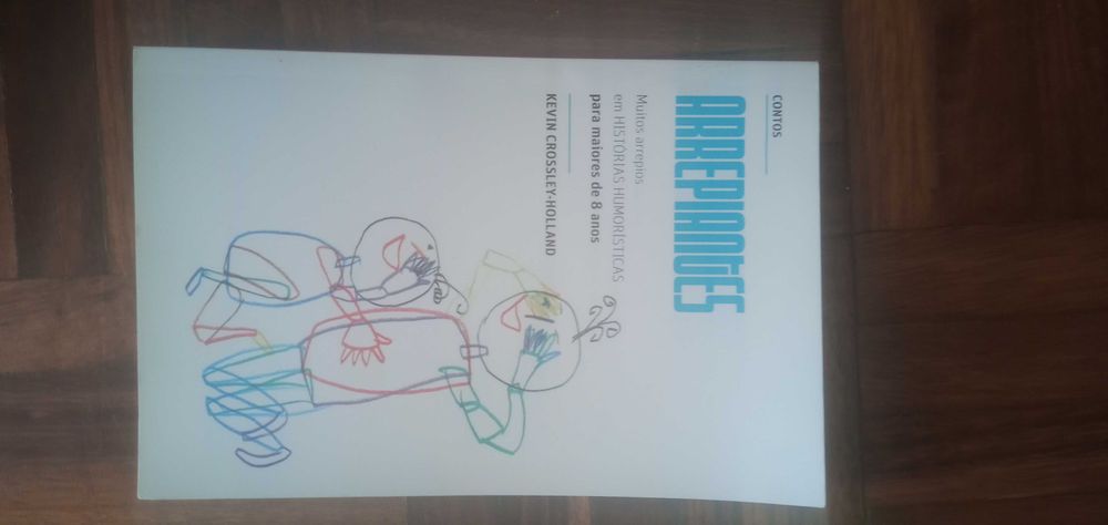 Vários livros 4€  e 3€ para desocupar gaia