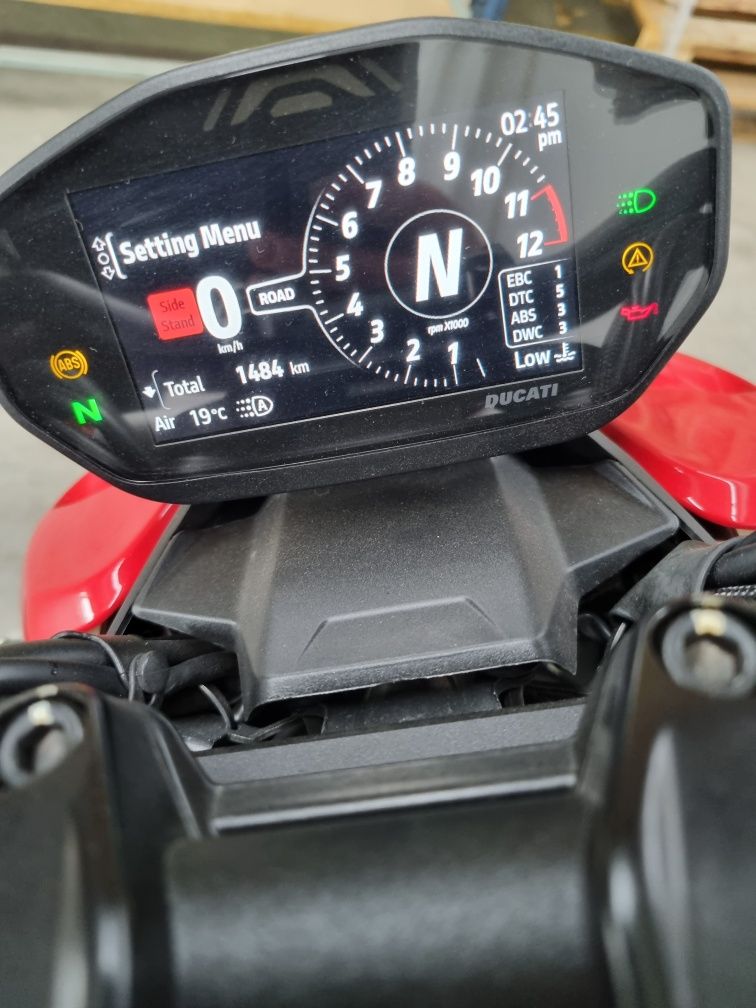 Ducati streetfighter v2