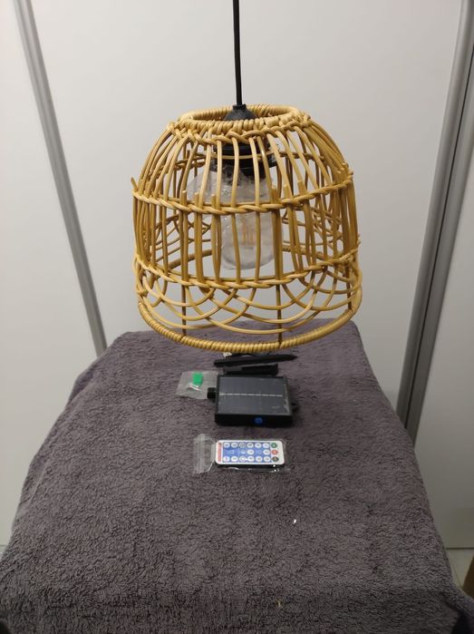 Lampa solarna + ładowanie USB rattan