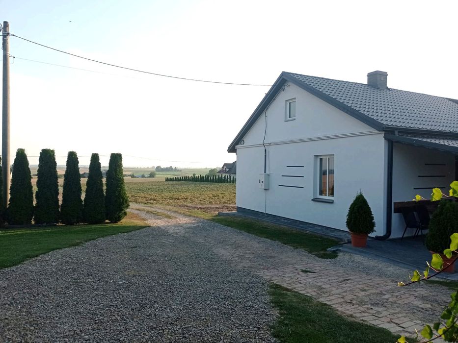 Dom i gospodarstwo rolne o powierzchni 6,43 ha i 1,20 ha lasu.