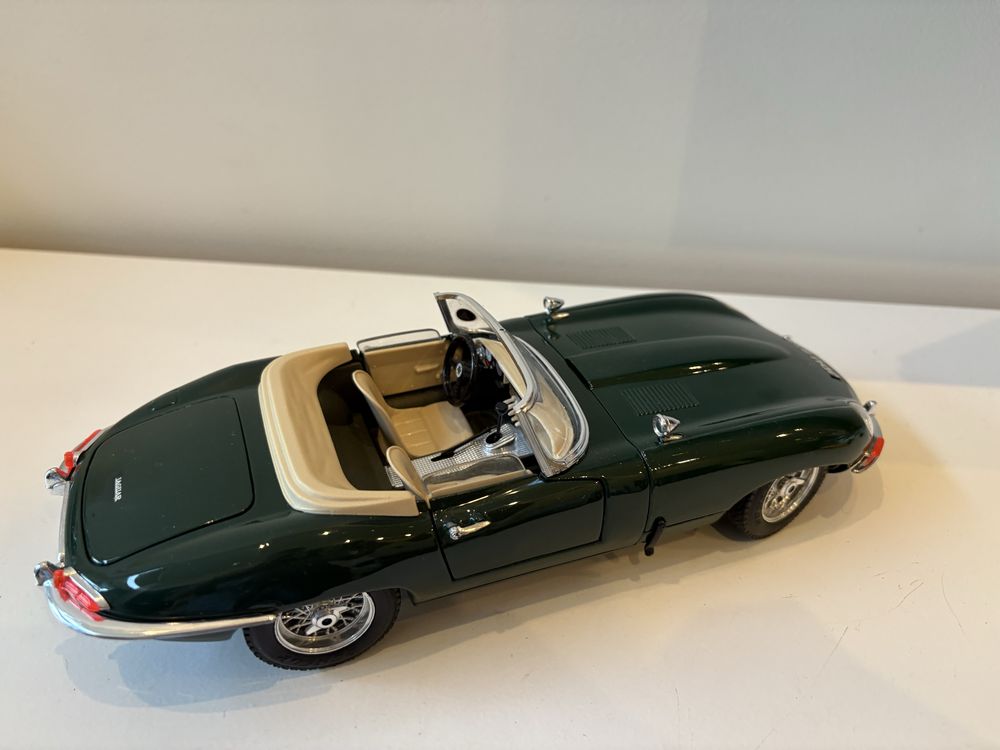 Model Jaguar E Type 1:18 BBurago Burago (maisto welly)