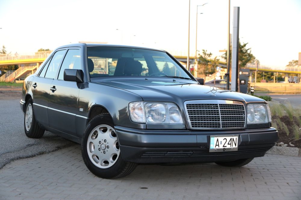 Mercedes-Benz Klasa E W124 E320, automat, stan bardzo dobry, niski przebieg
