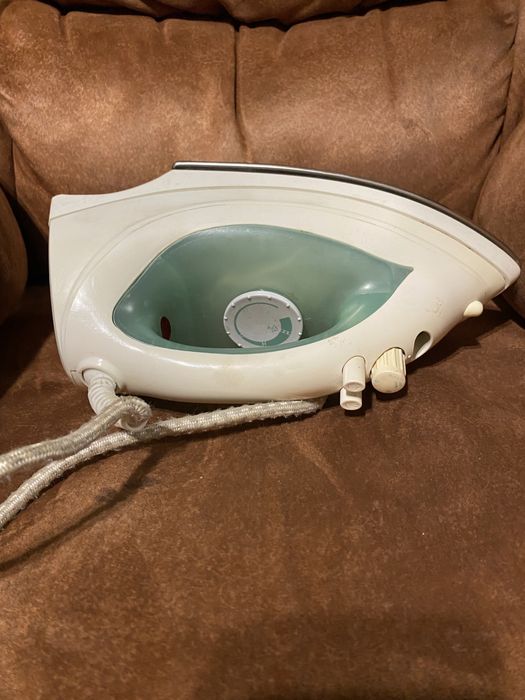 Утюг б/у работает