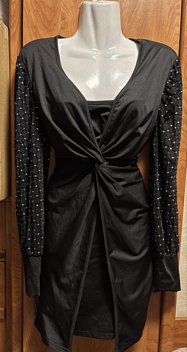 Платье новое классическое.