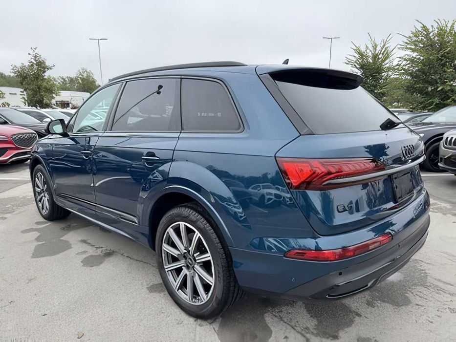 Audi Q7      2022