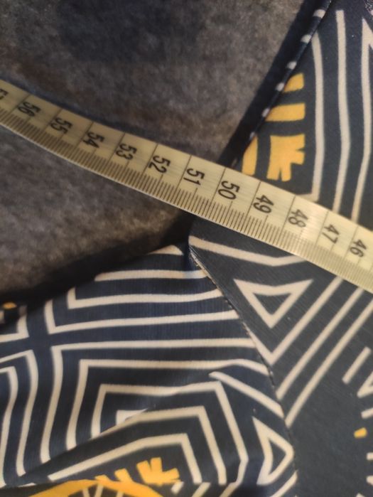 Sukienka w geometryczne wzory Quiosque 38