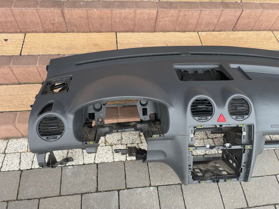 Deska rozdzielcza konsola Pasy VW Caddy III 04-2015